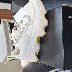 Sorel sneakers size 7.5 white